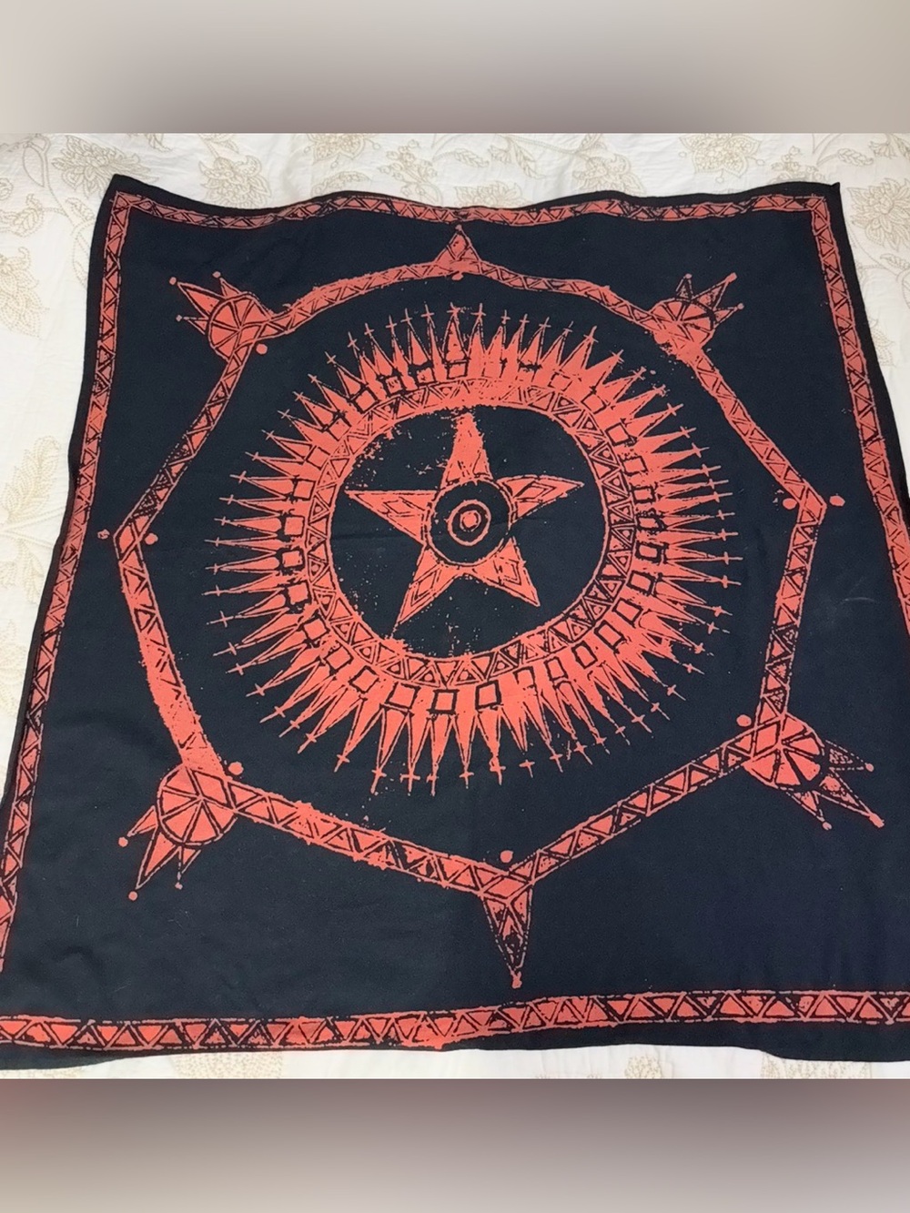 NWT ROGUES Gallery Shaman Cotton Black Bandana Scarf with Red Starburst Graphic